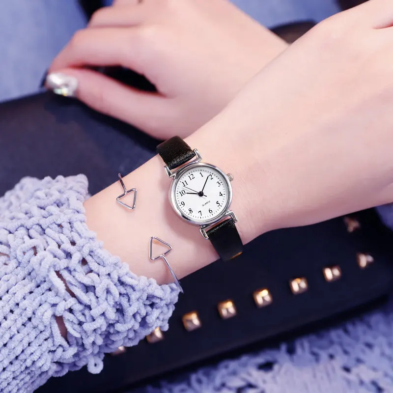 Новые маленькие простые женские модельные часы ретро кожаные женские часы Топ бренд Женская мода мини дизайн наручные часы - Цвет: black white