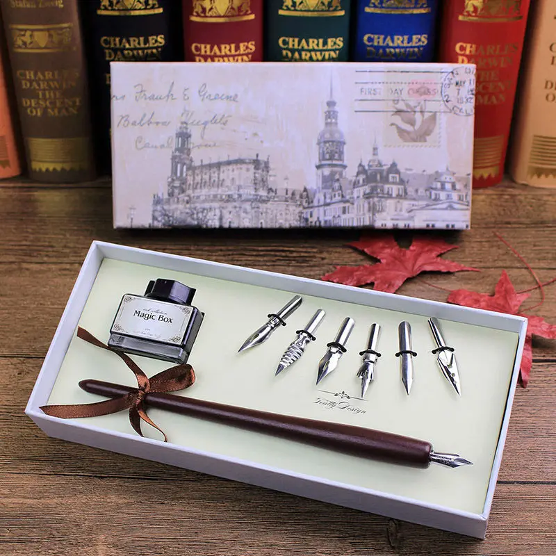 перьевые ручки для каллиграфии с чернильницей. набор перьевых ручек. набор перьевых ручек для каллиграфии. набор ручек для каллиграфии. набор каллиграфа.