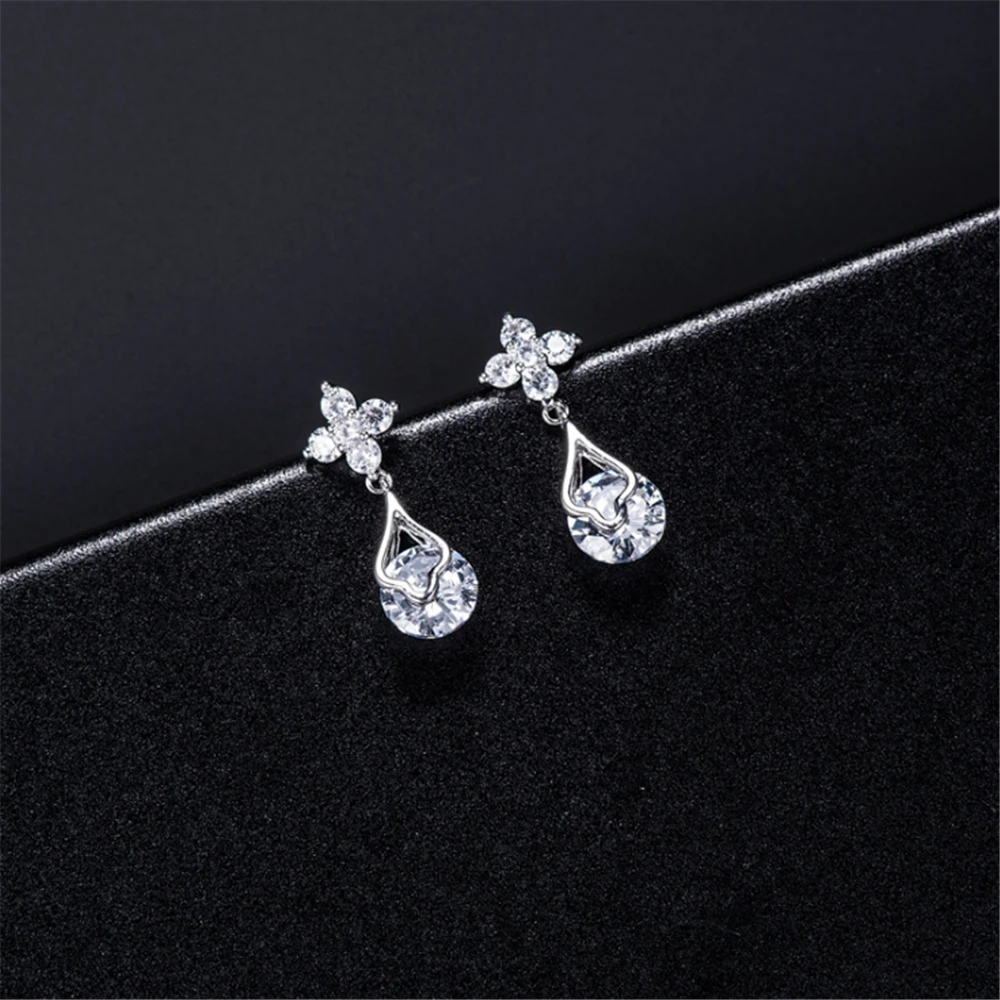 

Trendy 925 pure sliver clover crystal stud earrings for best friend women gold sliver small wedding earrings fashion 2019 HB329