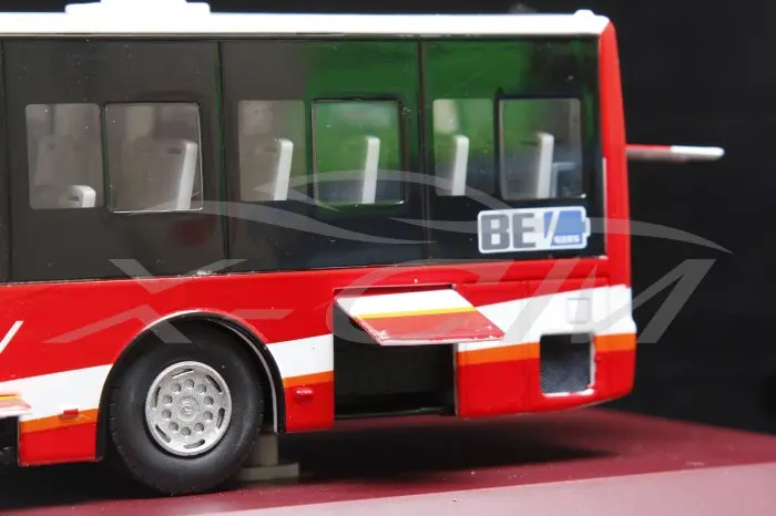 Литая модель автобуса Dongfeng Chaolong BEV 1:40(белый/красный)+ маленький подарок