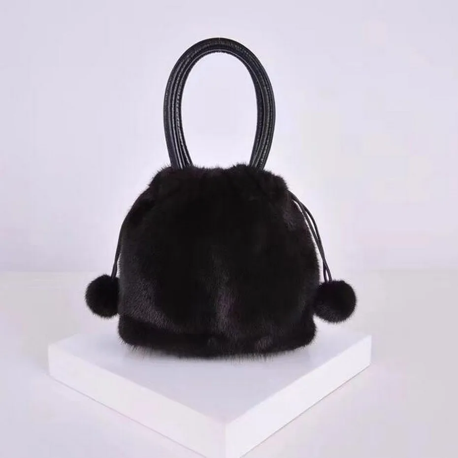 Рисунок 2 - Сумка-мессенджер женская из натурального меха норки