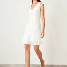 Trendyol белое платье с пуговицами TWOSS19EL0103
