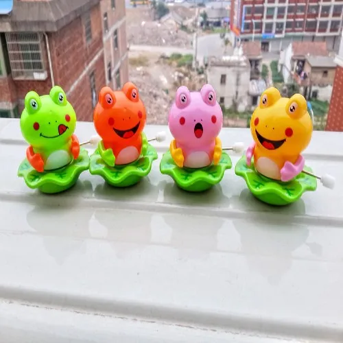 

1PCS a chain around the Frog Dance little toy clockwork frog
