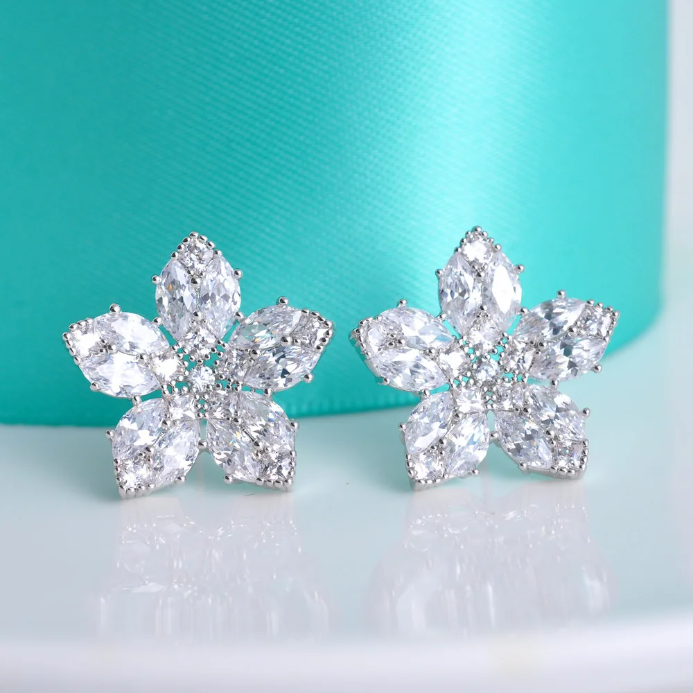 

Korean Korean flower shaped earrings wind new zircon AAA sells fashionable exaggeration atmosphere