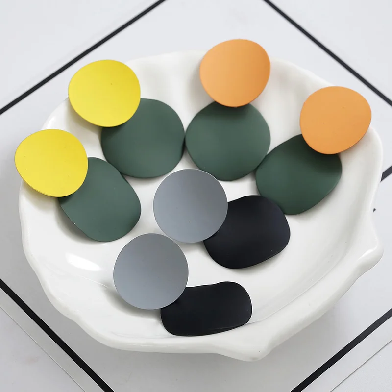 

New Fashion Two Round Metal Paint Uneven Stud Earrings For Women Elegant Party Statement Accessories Christmas Gift Korean Style