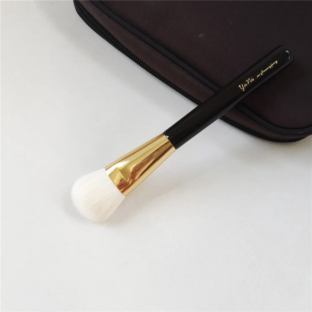 yani TF-SERIES CREAM FOUNDATION BRUSH 02 _ 1