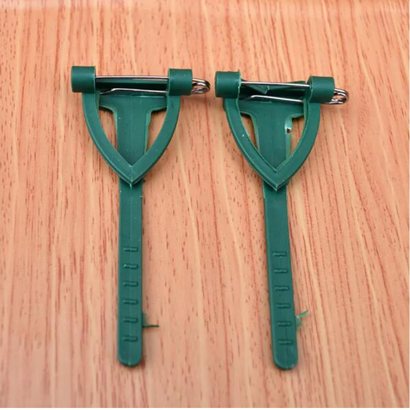 

Cheap 10Pcs/Lot 2.5x7cm Green Brooch Handmade Corsage Making Brooch Straps Plastic Accessories Advanced Brooches