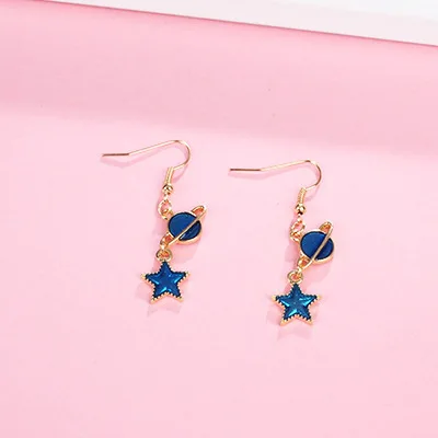 

Exaggerated Heavy Industry Metal Earrings Triangular Alloy Embossed Flower Earrings Retro Fashion Personal Earrings Birthday Ban