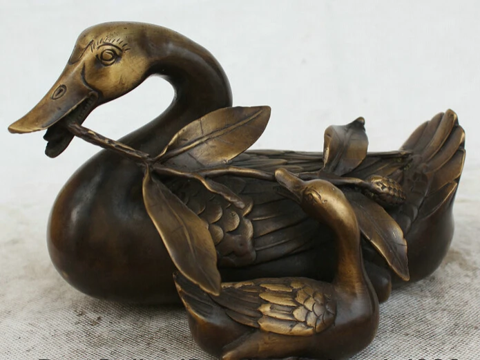 

S2229 8" Chinese Copper Feng Shui Folk animal Mother son duck quacker Statue sculpture D0318