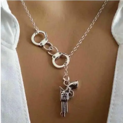 

Handcuff Gun Pendant Necklace Vintage Silver Choker Collar Statement Slidable Necklace Charms Pendant New Fashion Jewelry Women