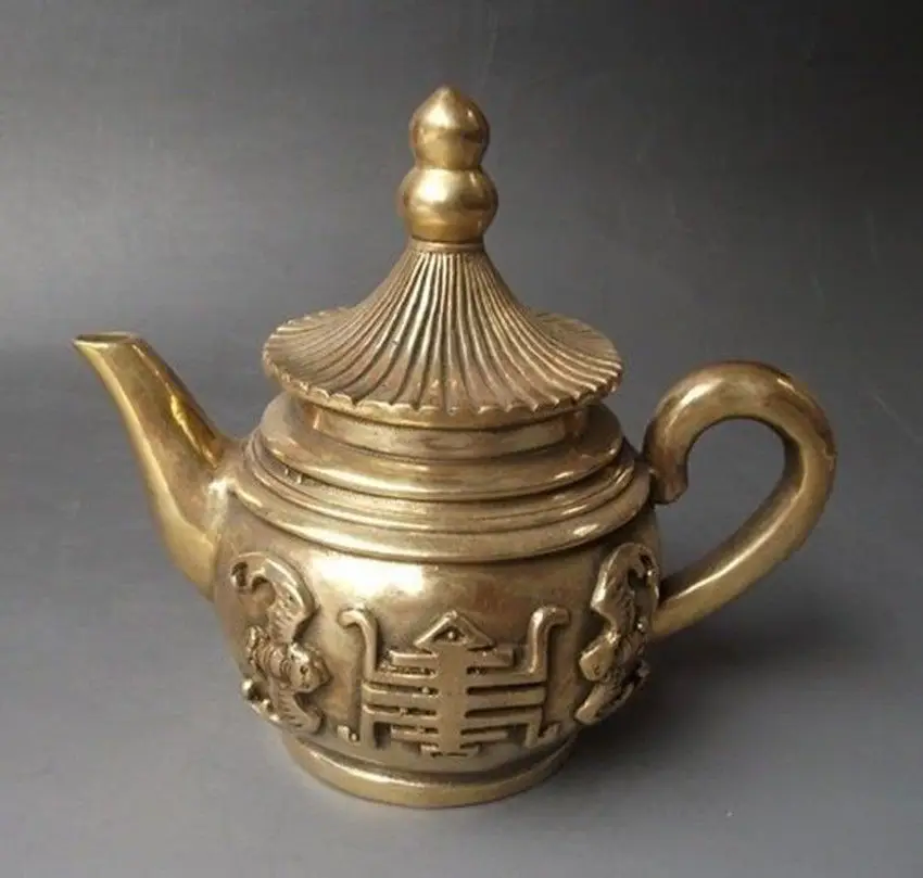 

The ancient Chinese qing years bats collecting copper teapot Garden Decoration Brass Bronze