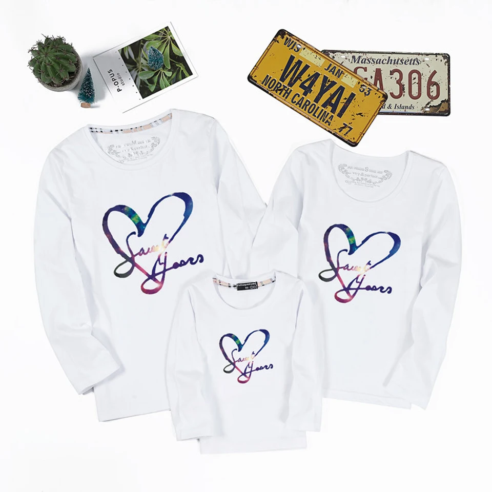 

New Family Matching Outfits Clothes 2018 Autumn Spring Heart Kids Baby and Mom Dad Long Sleeve T-shirt 6 Color Family Look