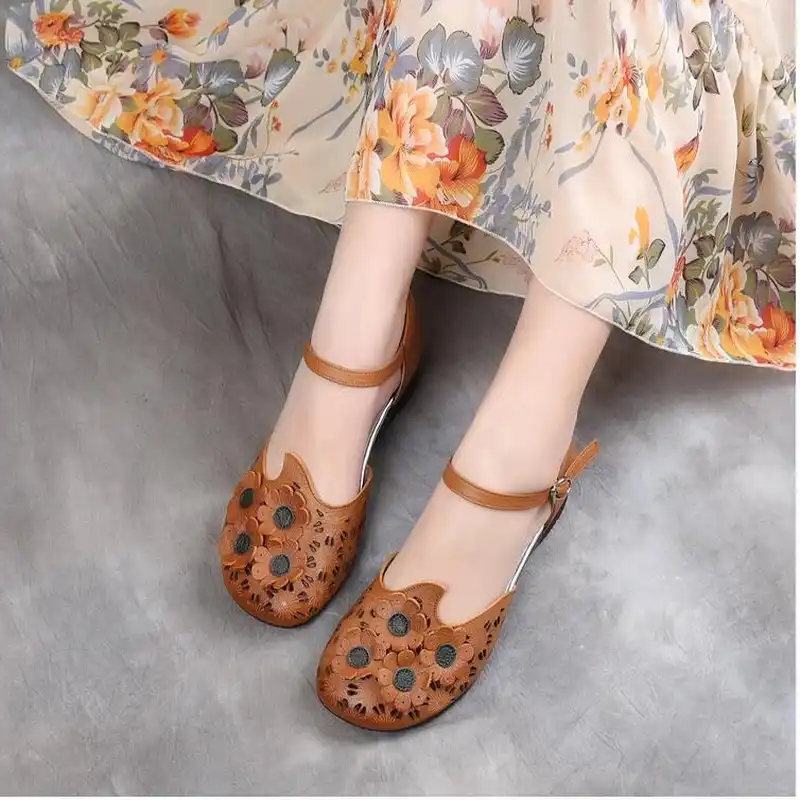 sapato de couro fechado