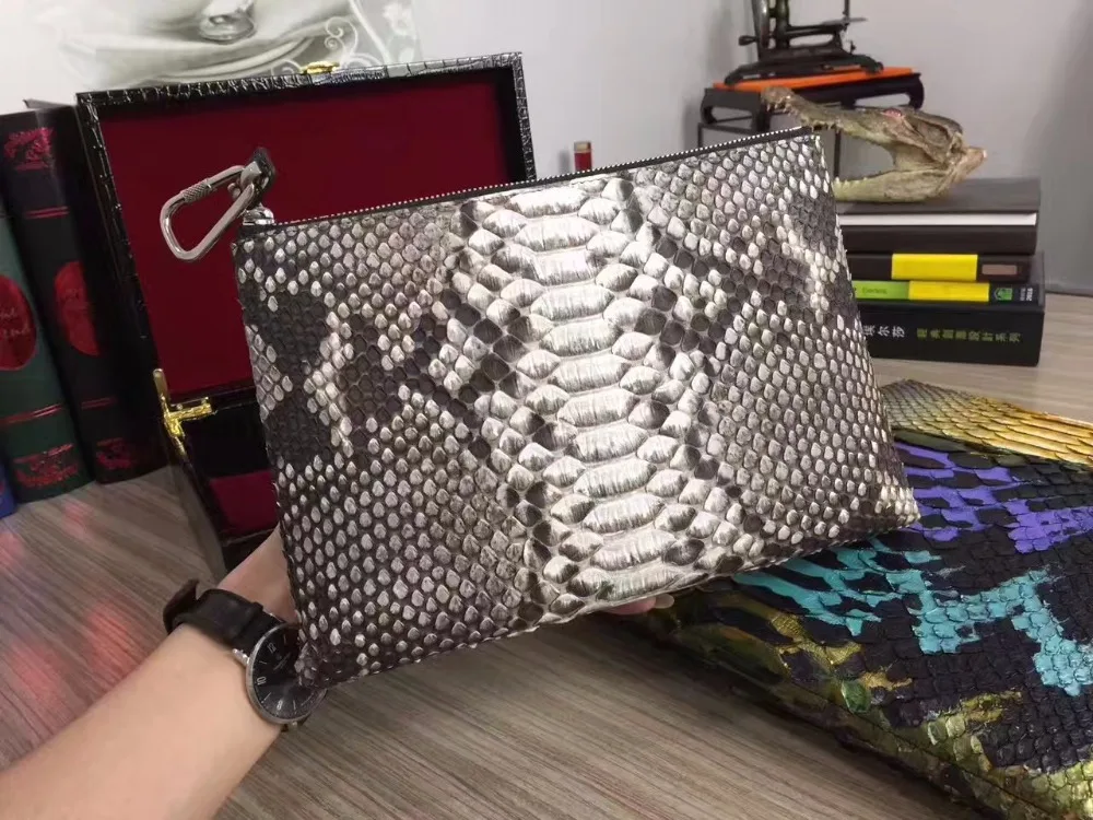 Рисунок 2 - 100% натуральный женский клатч из змеиной кожи питона
