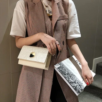 

New Kind of Baggage Girls 2019 New Kind of Chaozhou Korean Version Baitao Slant Baggage Sequins Chain Fashion Lock Baggage