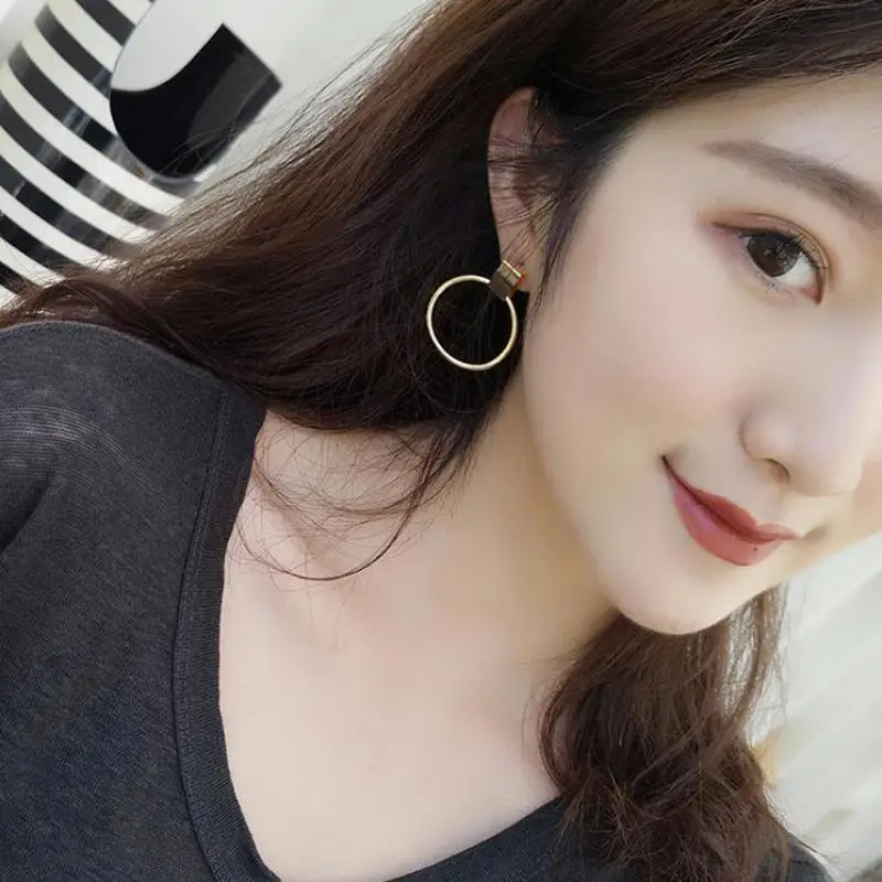 

Exaggerated Tide Section Of The Golden Ring Earrings, Korean Version Of The Temperament Of Women's Jewelry Wedding Earrings