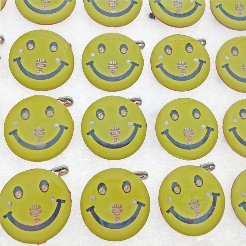 smile brooch (3)