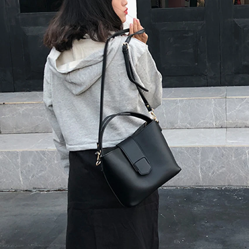  Designer Snake Pattern Wide Shoulder Strap Women Handbag Soft Leather Bucket Bag Casual Shoulder Me - 32967246246