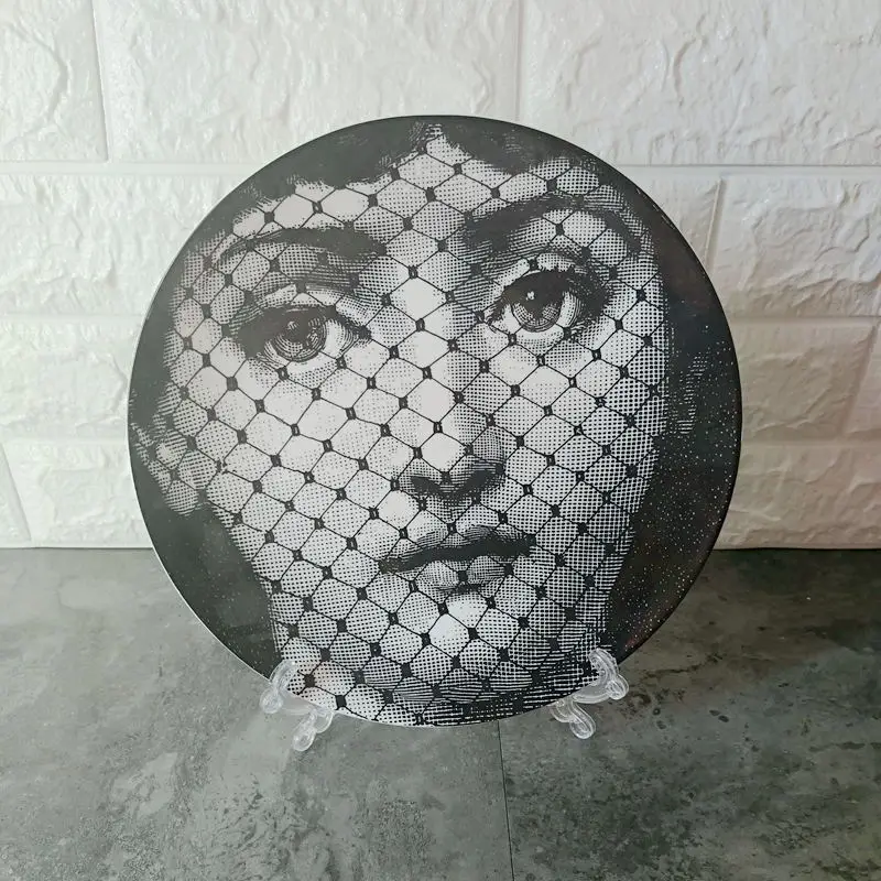 J Декоративные тарелки Fornasetti с держателем, декоративные керамические Hogar Manualidades Fornasetti, фарфоровые настенные тарелки - Цвет: J