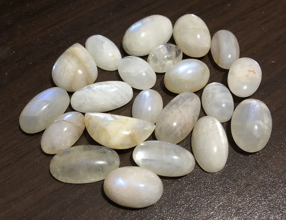 

Natural Moonstone Irregular Size Pendant Beads Loose Gem Stone Cabochon For jewelry making Mixed 5pcs/lot 10-20mm in Size
