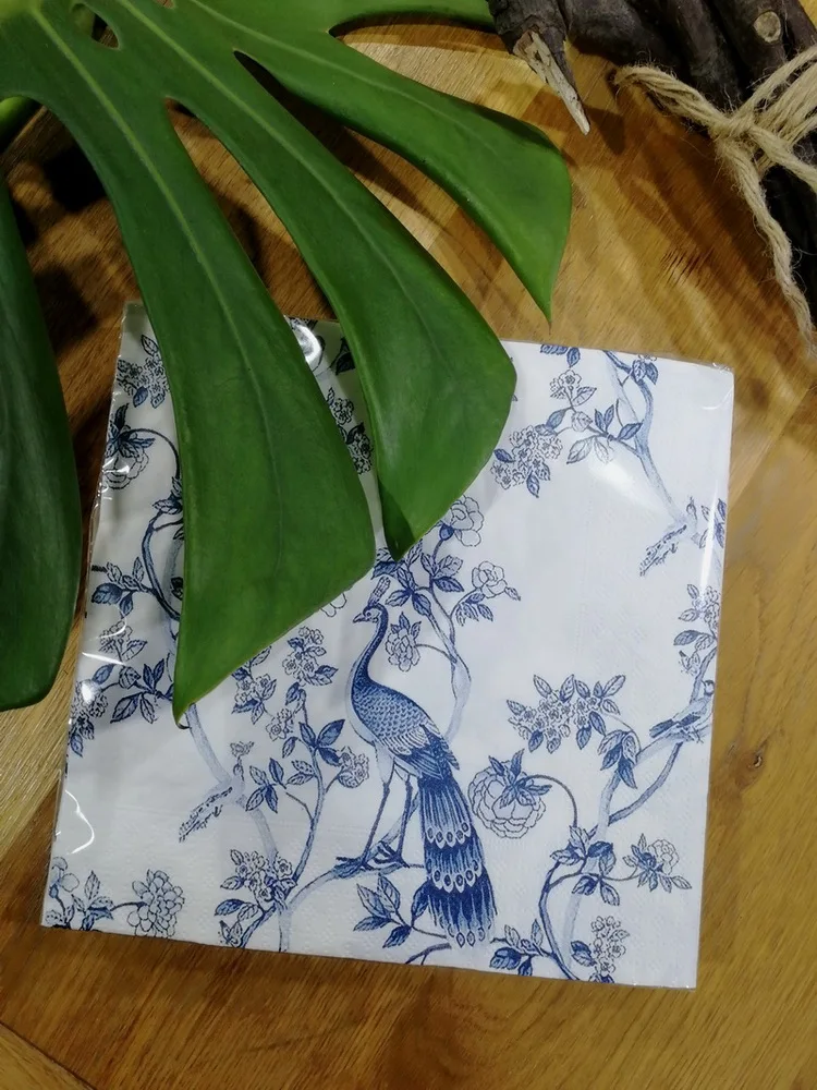 white_napkins_peacock_2