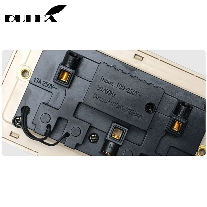 Великобритания 13A двойной USB Мощность розетки 2 Gang коммутируемых электрических
