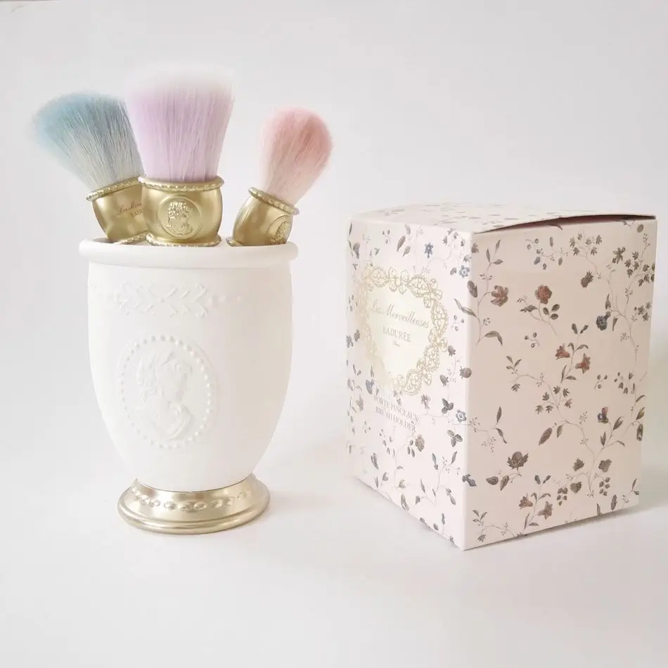 

High Quality Macaron Colour Makeup Barrel Noble Relief Figure Portrait Brush Barrel Desktop Brush Barrel