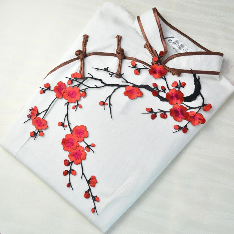 

Plum Blossom Flower Applique Clothing Embroidery Patch Fabric Sticker Iron On Sew On Patch Craft Sewing Repair Embroidered hg