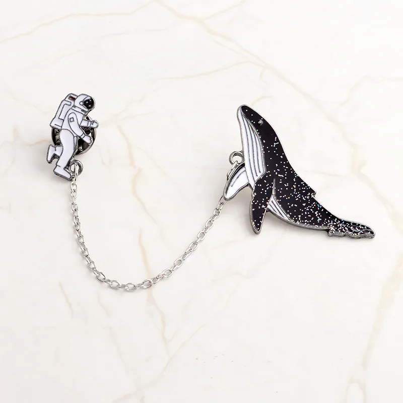 

Astronaut Connect Big Whale Brooch Pins Metal Badges Gifts For Good-looking People And Animals Gifts For Friends