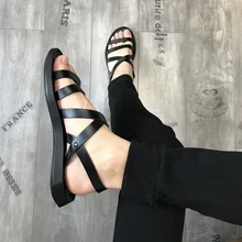 Недорогие летние гладиаторы на плоской подошве из мягкой кожи пляжные Лидер продаж мужские сандалии Обувь для отдыха