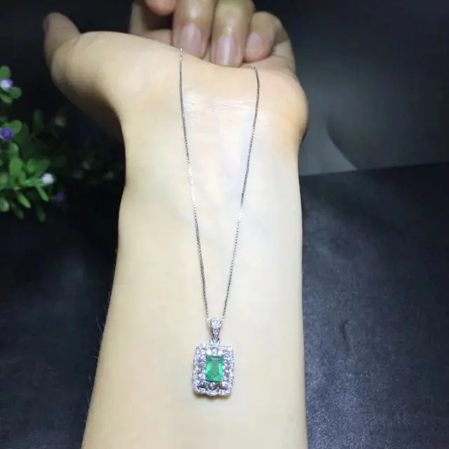 

Qi Xuan_Fashion Jewelry_Colombian Green Stone Rectangle Necklaces_S925 Solid Silver Pendant Necklaces_Factory Directly Sales