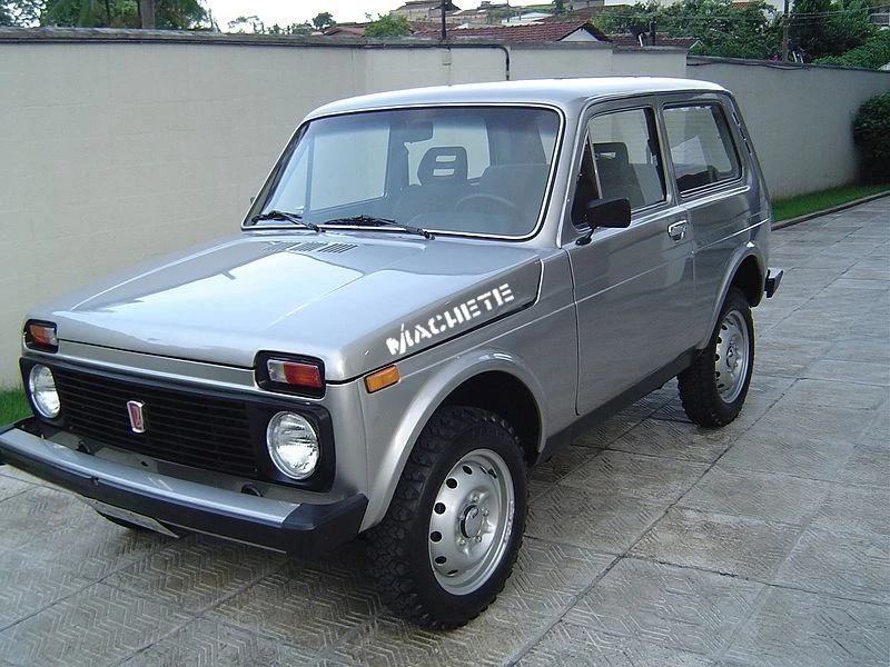 800px-Lada_Niva_1991_Brazil_
