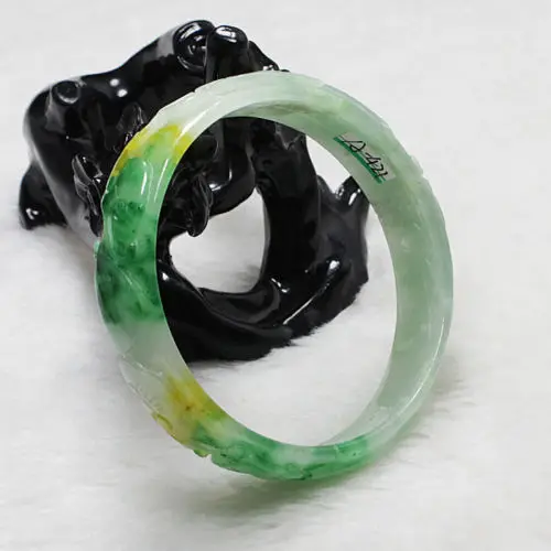 

2679 BEAUTIFUL HAND-CARVED EMERALD GREEN JADEITE JADE GEMS BANGLE BRACELET