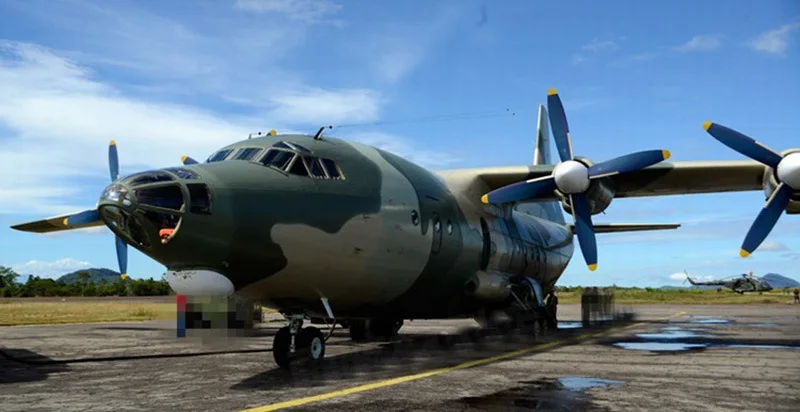 Модель грузового автомобиля C 130 1:50 Hercules бумажная модель самолета ВВС США сделай