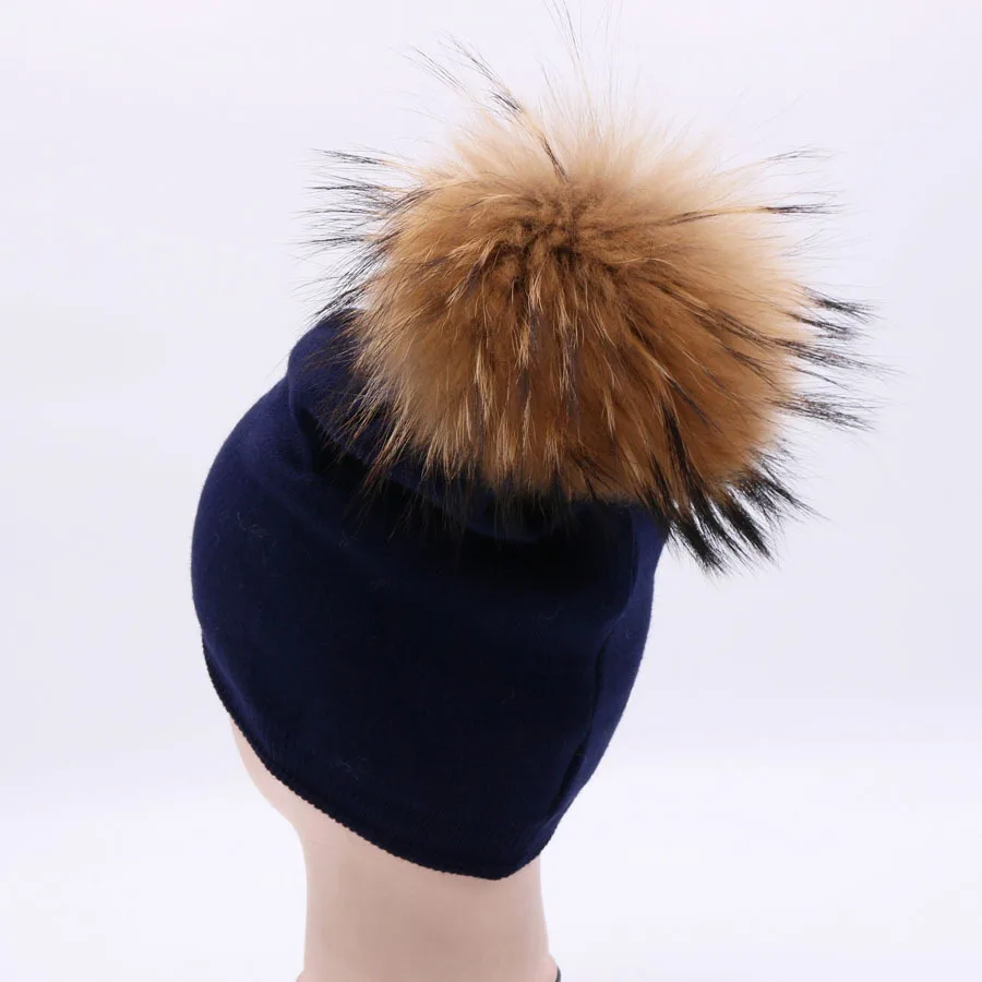 Новое поступление 2017 года шерсть енот лиса Мех животных Пипидастр зима Кепки Высокое качество трикотажные Vogue теплая шапка женская Skullies
