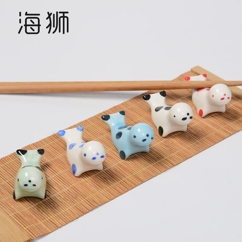

Wholesale Japanese Ceramic Cute Whale Chopsticks Stand Cartoon Animal Creative Chopsticks Stick Pillow Chopsticks Rack