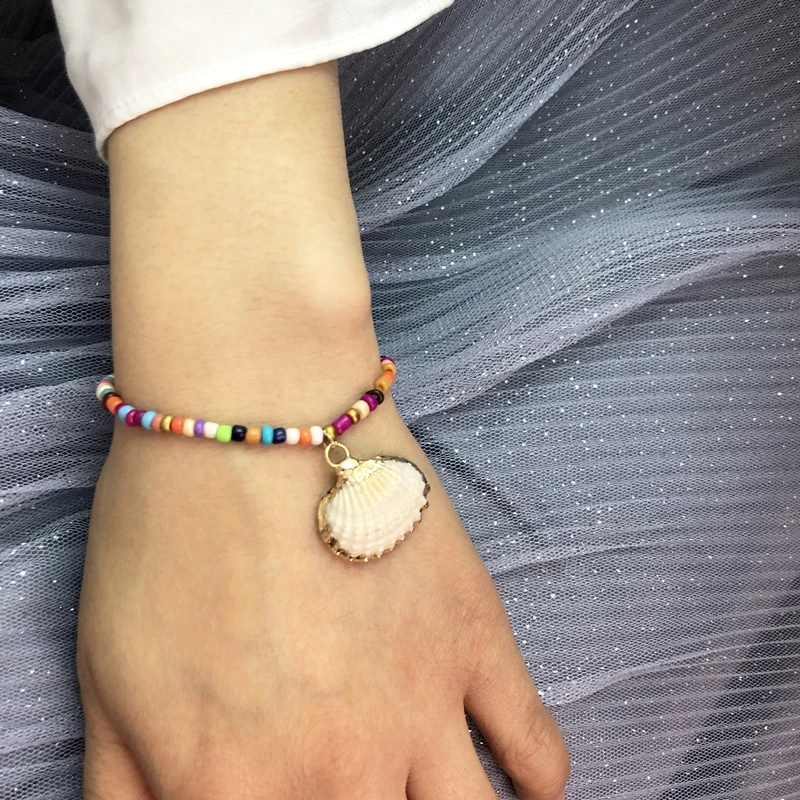 

Simple Seashell Pendant Bracelet Muti-Color Beads Bohemain Bracelets Handmade Stretchable Charm Bracelet for Women Summer Beach