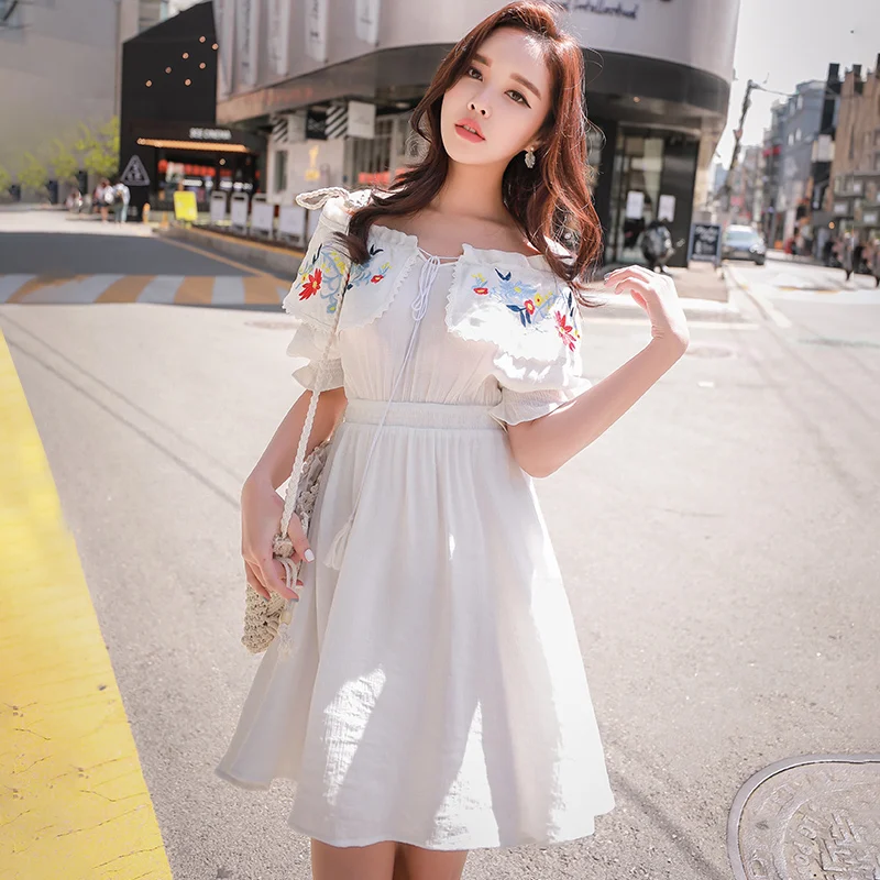 

Dabuwawa New Summer Off-shoulder White Floral Embroidery Dress Women Elegant Slash Neck Half Flare Sleeve Midi Dress D18BDR007