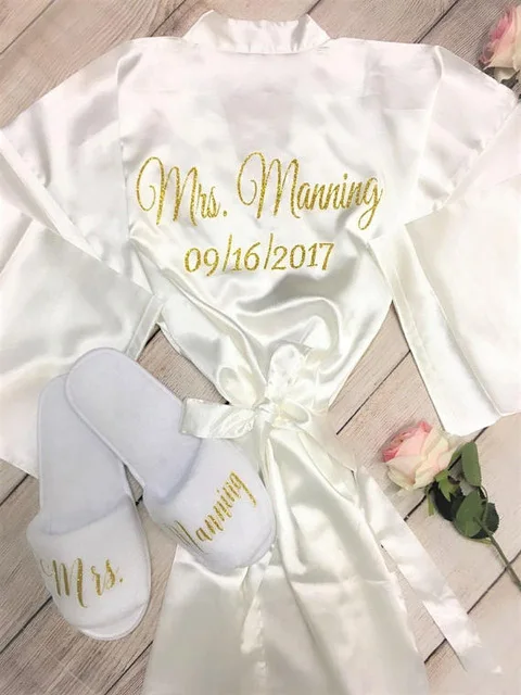 personalized-title-name-wedding-Bachelorette-Bridesmaid-bride-satin-pajamas-robes-maid-of-honor-kimonos-gowns-gifts.jpg_640x640 (1)