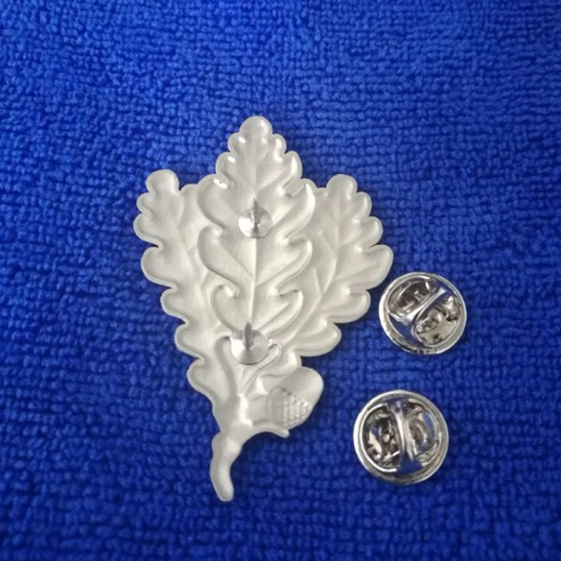 

WW2 German Jager Troops Oak Leaf Cap Badge