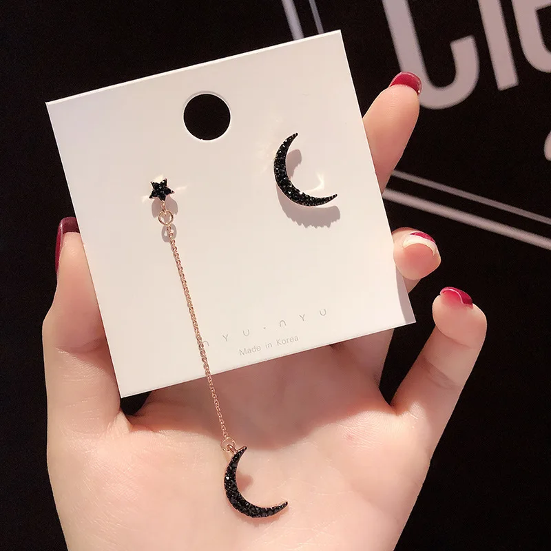 

2019 New Korean Personality Trendsetter Simple Asymmetric Star-moon Earrings Fashionable Elegant Liushu Blowout Earrings