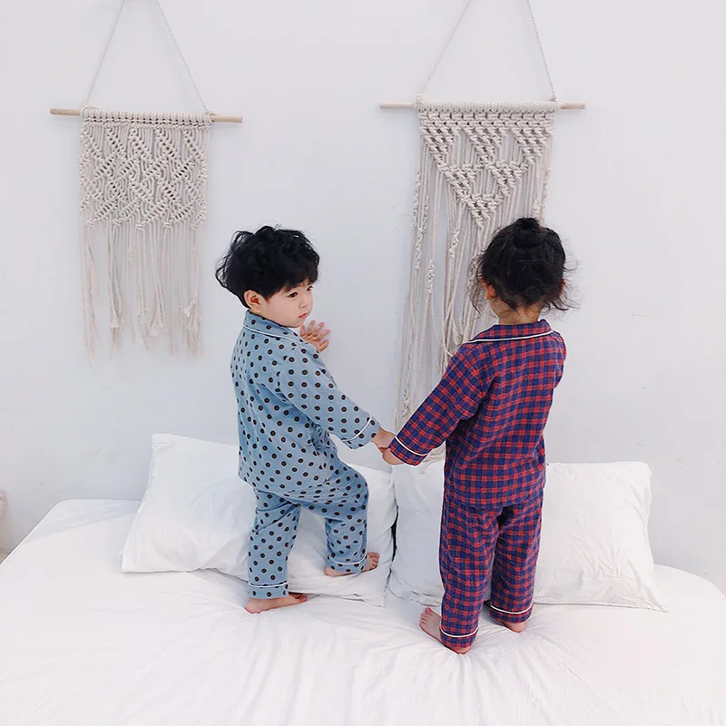Коллекция года, детские осенние пижамы Топы с длинными рукавами и штаны для маленьких мальчиков и девочек, Домашняя одежда Детские хлопковые комплекты из двух предметов с рисунками