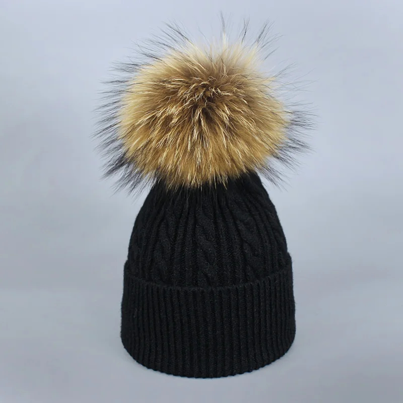 Black Зимняя меховая шапка с помпоном Skullies для женщин, кашемировая шерстяная хлопковая шапка, большая шапка с натуральным енотом, шапка с меховым помпоном, шапка с помпоном из лисьего меха - Цвет: Black
