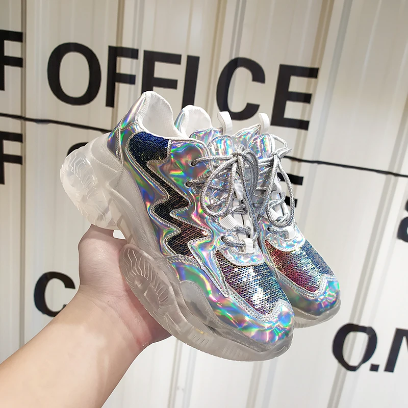 

2019 Running Designer Luxury Shoe Outdoor Reverse Light Discoloration Sport Gym Shoes Woman Comfortable Walking Sapato Masculino