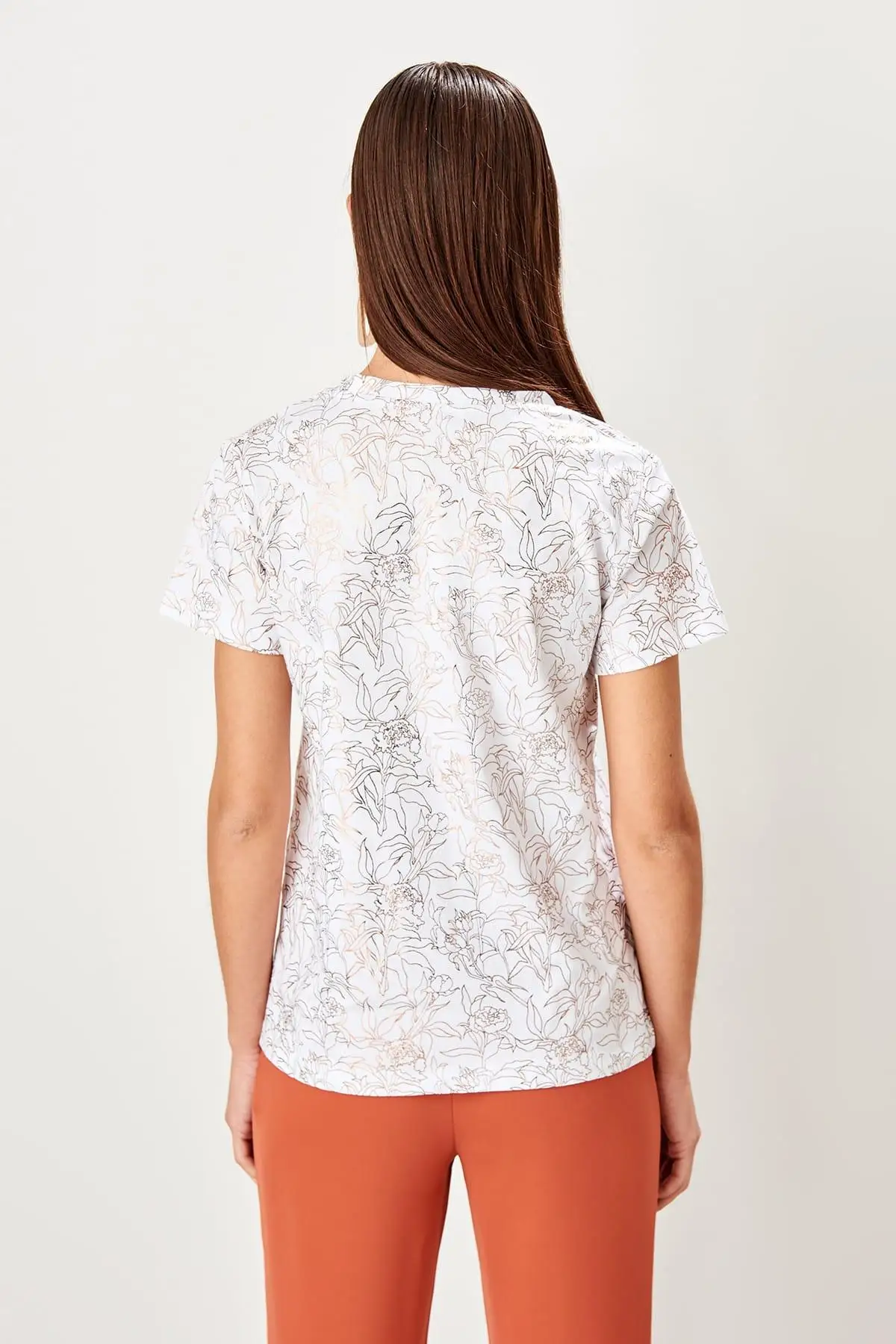 Trendyol белые Базовые Трикотажные футболки TWOSS19VG0270|Футболки| |