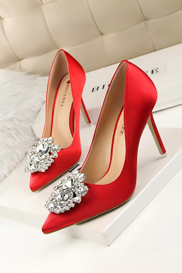 BIGTREE/серебристые, серые, черные женские свадебные туфли; женские туфли-лодочки из искусственного шелка, сатина, со стразами и кристаллами; туфли на высоком каблуке-шпильке - Цвет: Красный