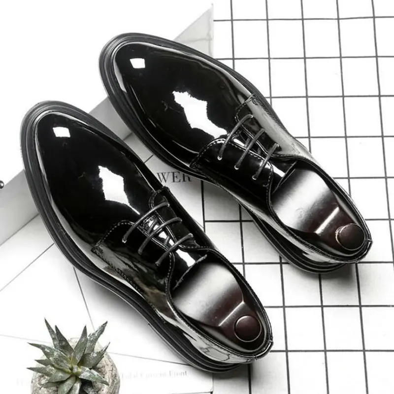 

2019 Men Oxfords Shoes Male Formal Shoes Patent leather Men Brogues Shoes Lace-Up Bullock Business Dress LK-28