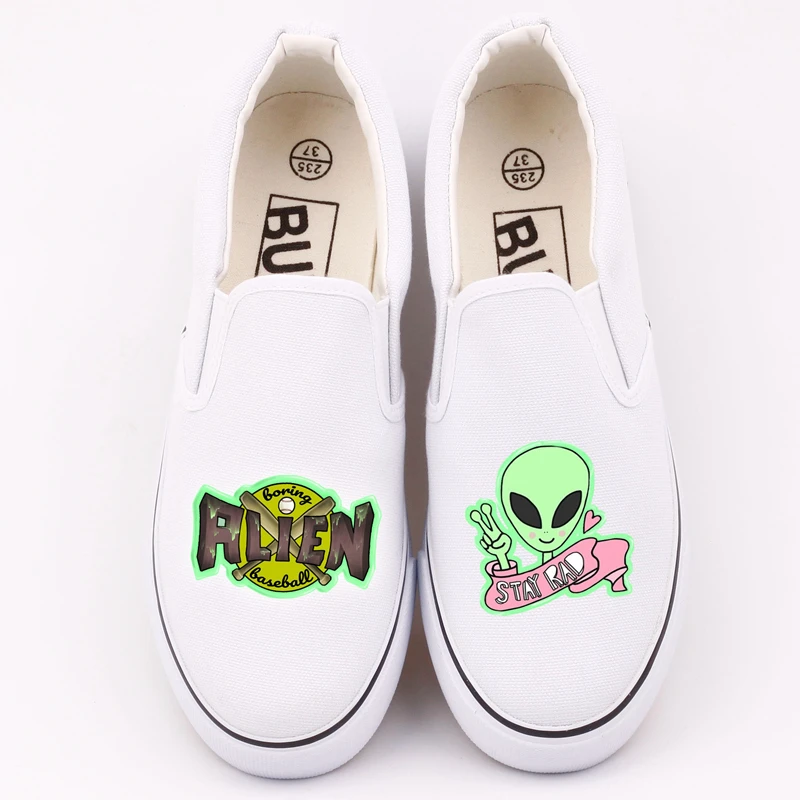 

Cartoon Design Alien Anime Fans Printed Canvas Shoes Streetwear Hip Hop Style Men Casual Loafers Flat Slip On Sapato Feminino