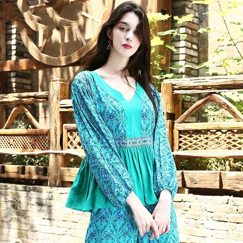 

Spring Summer Popular Printed V-collar Holiday Shirt Long Sleeve Ladies Tops Print V-Neck Women's Blouse