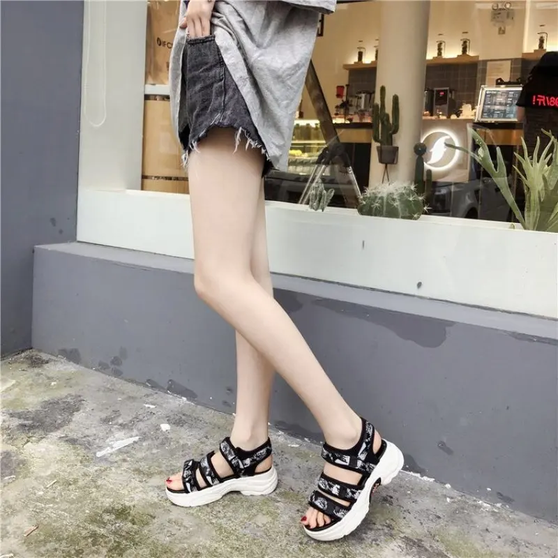 Women Sandals 2019 New Fashion Ladies Casual Shoes Black White Wedges Platform Shoes 5CM Female Summer Chunky Sandals Women Sandals 2019 New Fashion Ladies Casual Shoes Black White Wedges Platform Shoes 5CM Female Summer Chunky Sandals